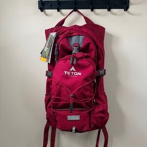 Teton Sports Oasis 22L Hiking Backpack